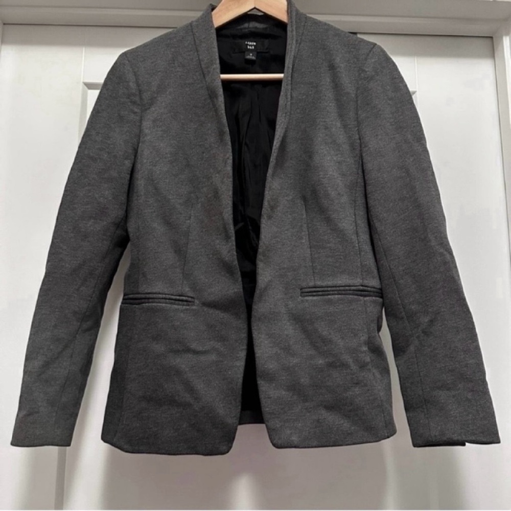 ❤️ Gray Open Front J. CREW Blazer - Size 8